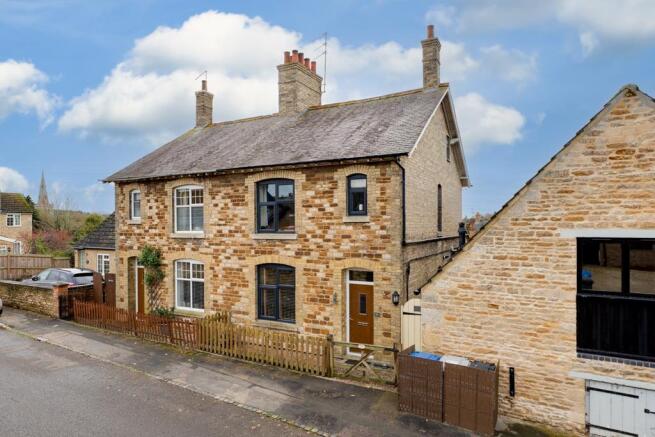 25 Queen Eleanor Road, Geddington-2.jpg