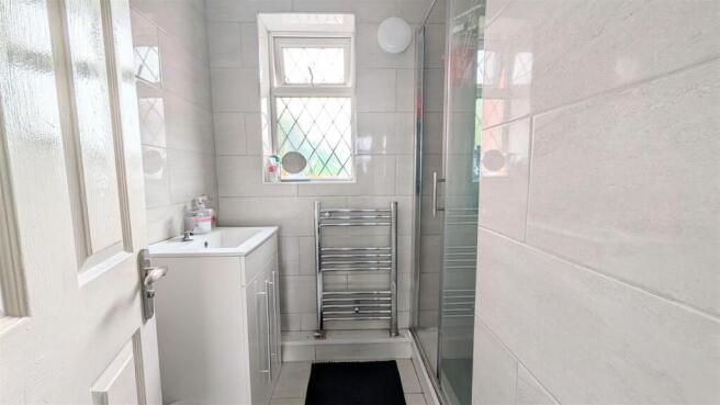 3 bed Terraced to rent Image 6