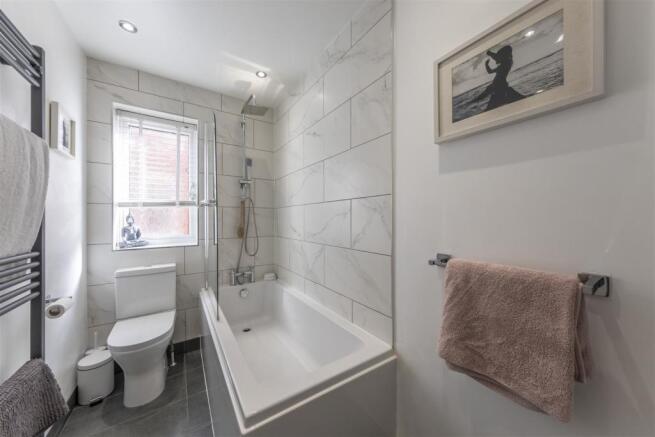 3 Tealby Close-016.JPG