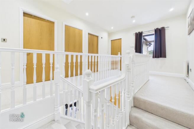 4 bed Detached for sale Image 11
