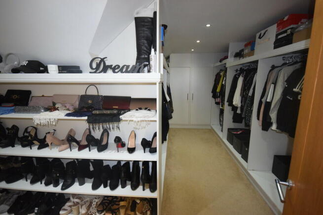 WALK IN WARDROBE