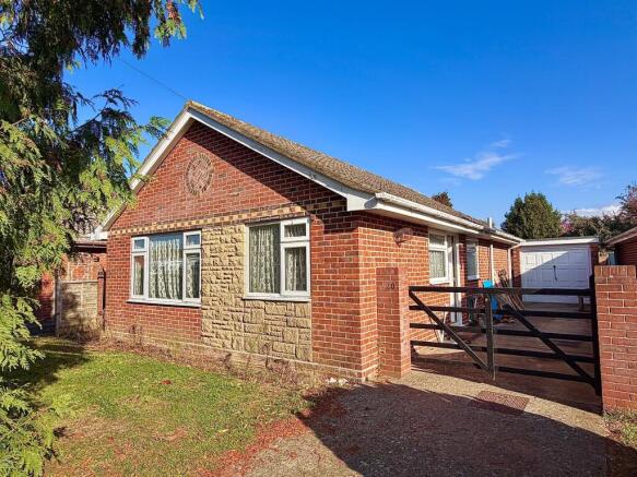 2-bed detached on Mopley Close, Langley, SO45, £286,000
