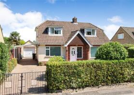 10, Lentune Way, Lymington SO41 3PF