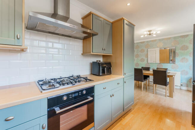 3 bed Semi-Detached for sale Image 6