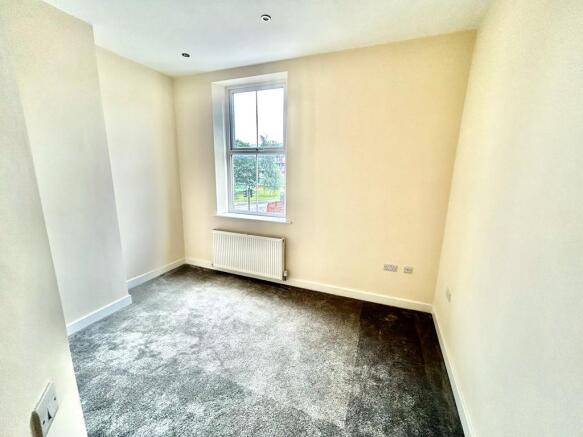 4 bed House to rent Image 5