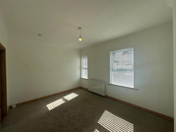 Bedroom 1.jpg