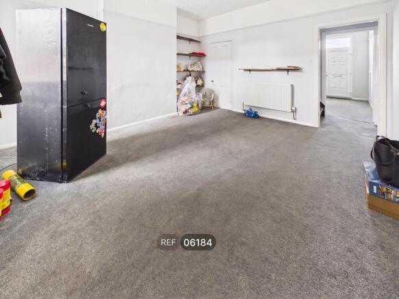 2 bed Terraced to rent Image 5