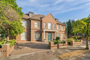 8, Cedars Close, Hendon, London NW4 1TR