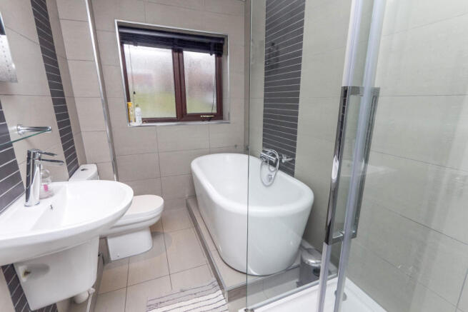 Family bathroom/ WC