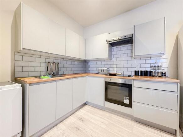 Kitchen/ Dining Room