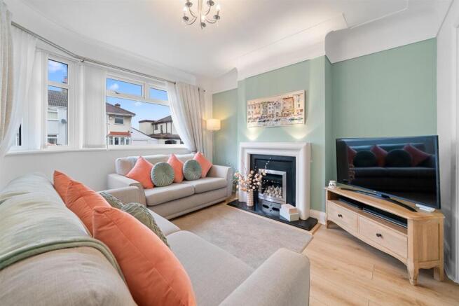 Living Room1.jpg