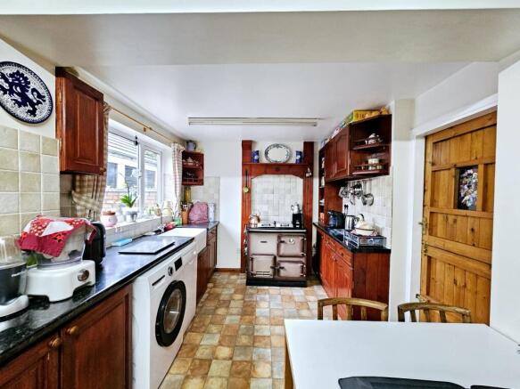 4 bed Semi-Detached for sale Image 7