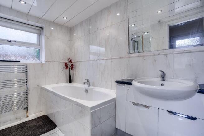 3 bed Terraced for sale Image 9