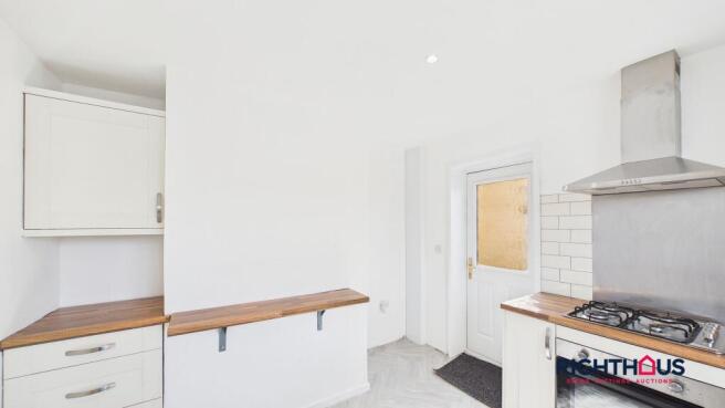 3 bed Semi-Detached to rent Image 5