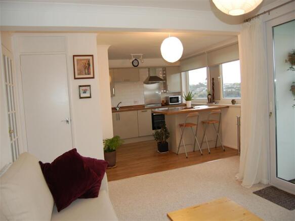 Lounge/Kitchen Area