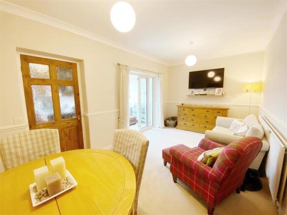 Dining Room pic 2.jpg