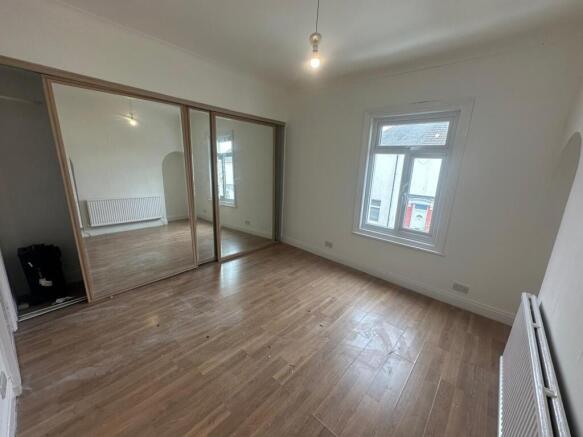 2 bed Semi-Detached to rent Image 6
