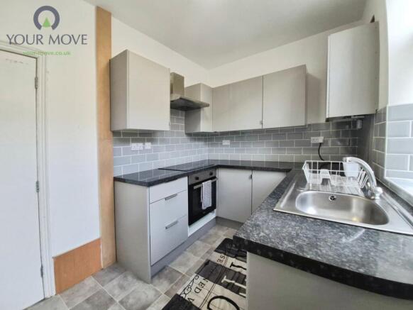 2 bed Terraced to rent Image 5