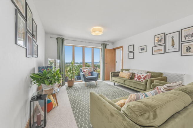 5 bed Detached for sale Image 5