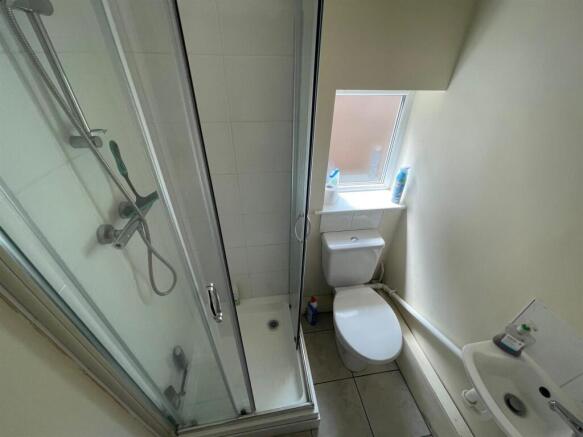 2 bed House Share to rent Image 5