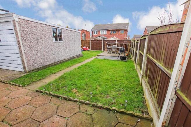 ENCLOSED REAR GARDEN