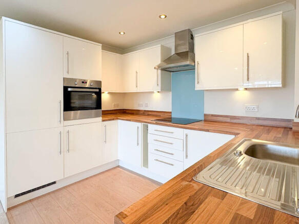 2 bed Retirement Property for sale Image 4