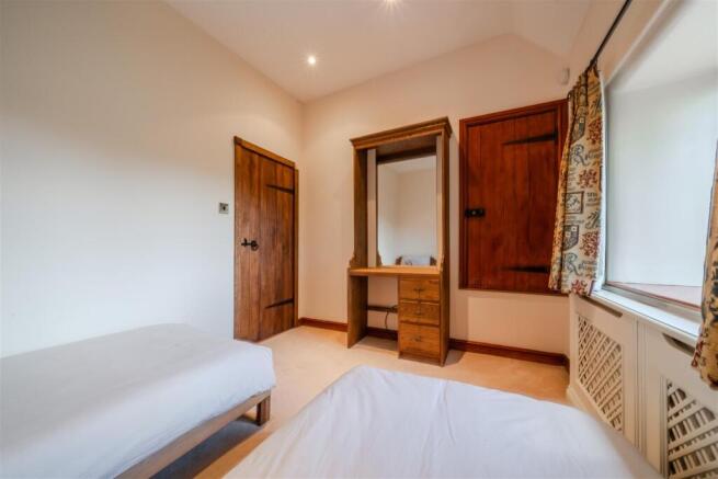 Bedroom2-3.jpg