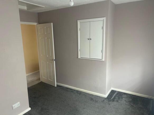 2 bed Semi-Detached to rent Image 8
