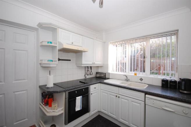 9westbourneavenueKITCHEN.JPG