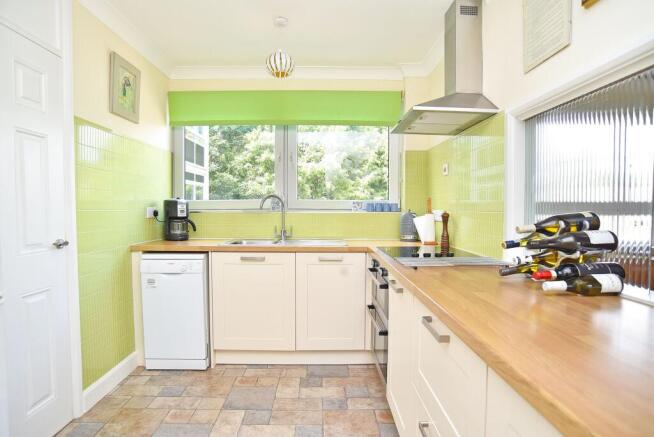 2 bed Flat for sale Image 4