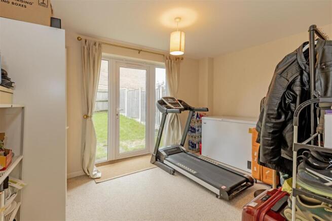 Lister Close, Chesterfield photo 4