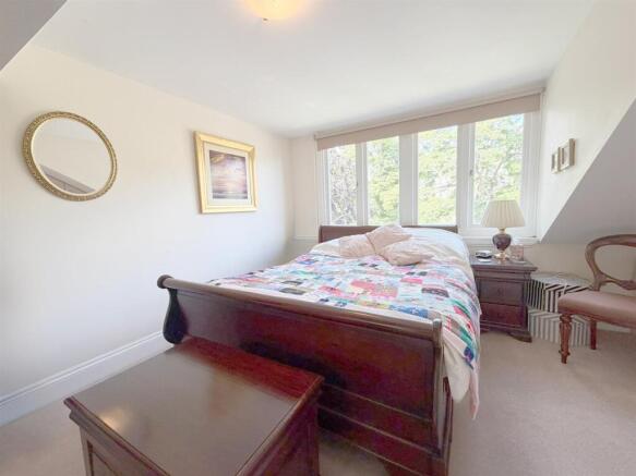 3 bed Flat for sale Image 8