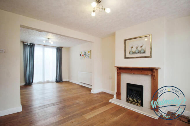 Sitting & dining room