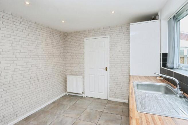 4 bed Semi-Detached for sale Image 8