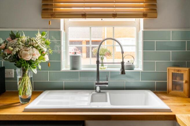 Ceramic sink
