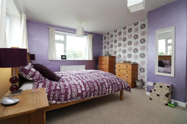 Bedroom 1 pic 2.JPG