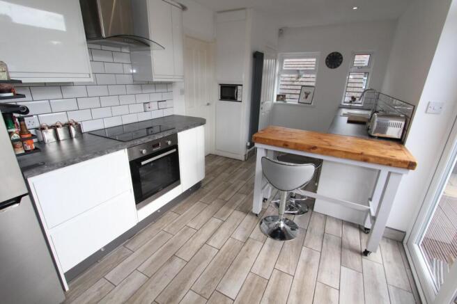 3 bed Semi-Detached to rent Image 5