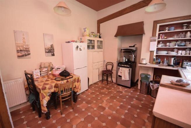 Kitchen 1.JPG