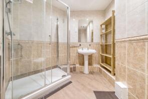 Flat 1, Bartholomew Court, Longcrofte Road, Edgware HA8 6QZ
