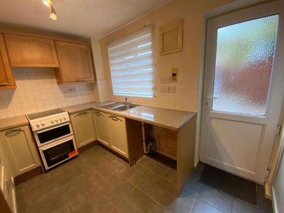 Kitchen 2.jpg