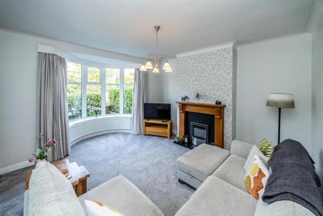 3 bed House for sale Image 4