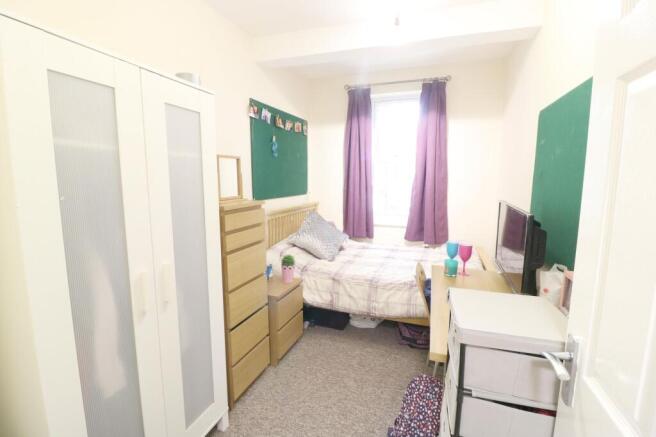6 bed Terraced to rent Image 8