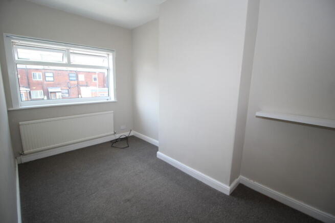 2 bed Terraced to rent Image 6