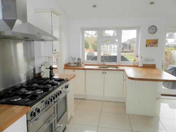 Fairfield Avenue, Upminster, Essex photo 4
