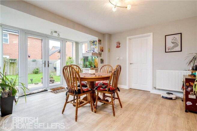4 bed Detached for sale Image 4