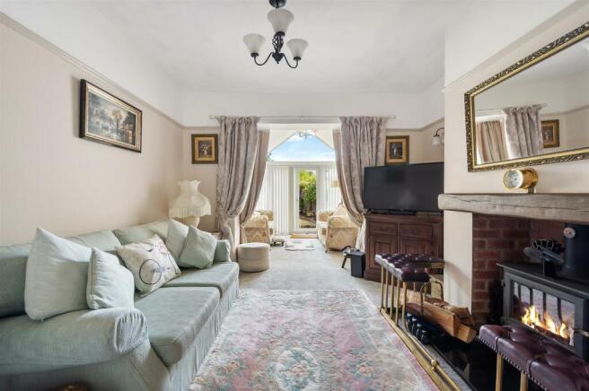 Extended Lounge