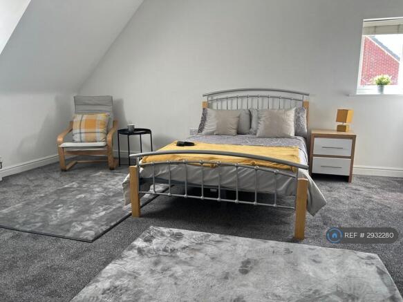 Spacious Light Filled Top-Floor Room