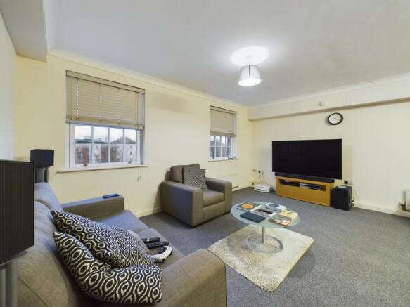 CAM01740G0-PR0317-STILL014