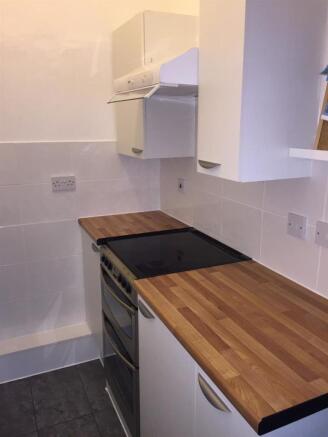 Farncombe kitch 2.jpg
