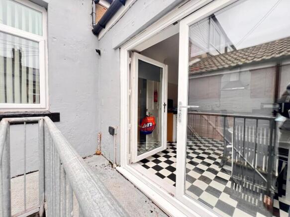 3 bed Terraced for sale Image 11